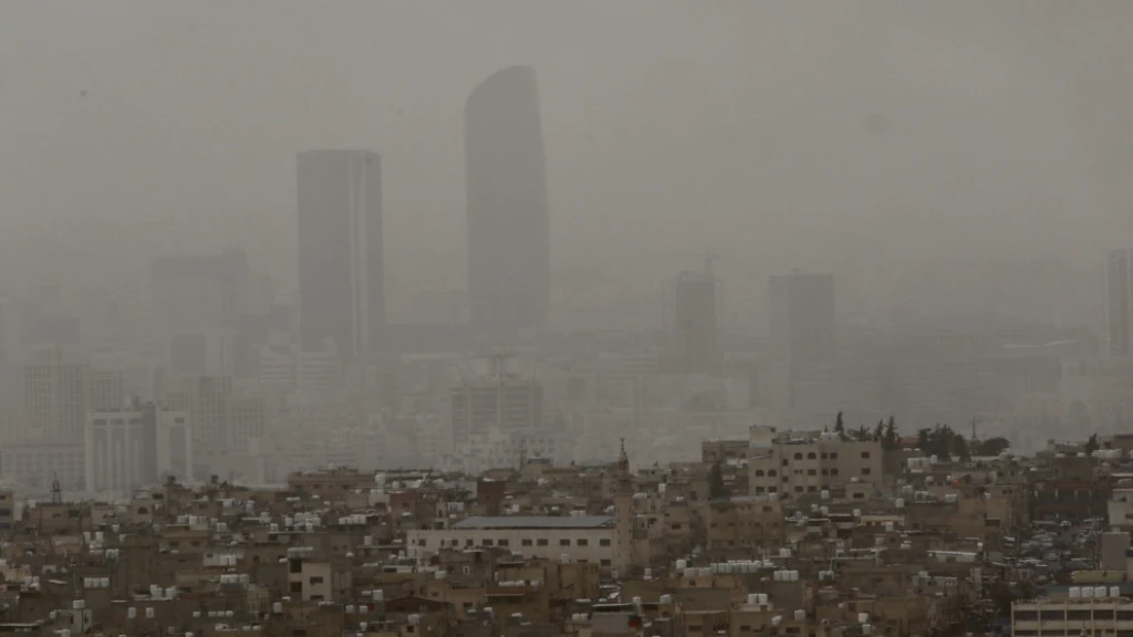 تقلبات جوية مفاجئة .. زخات مطرية رعدية و غبار يضربان المملكة اعتباراً من الليلة .. تحذيرات