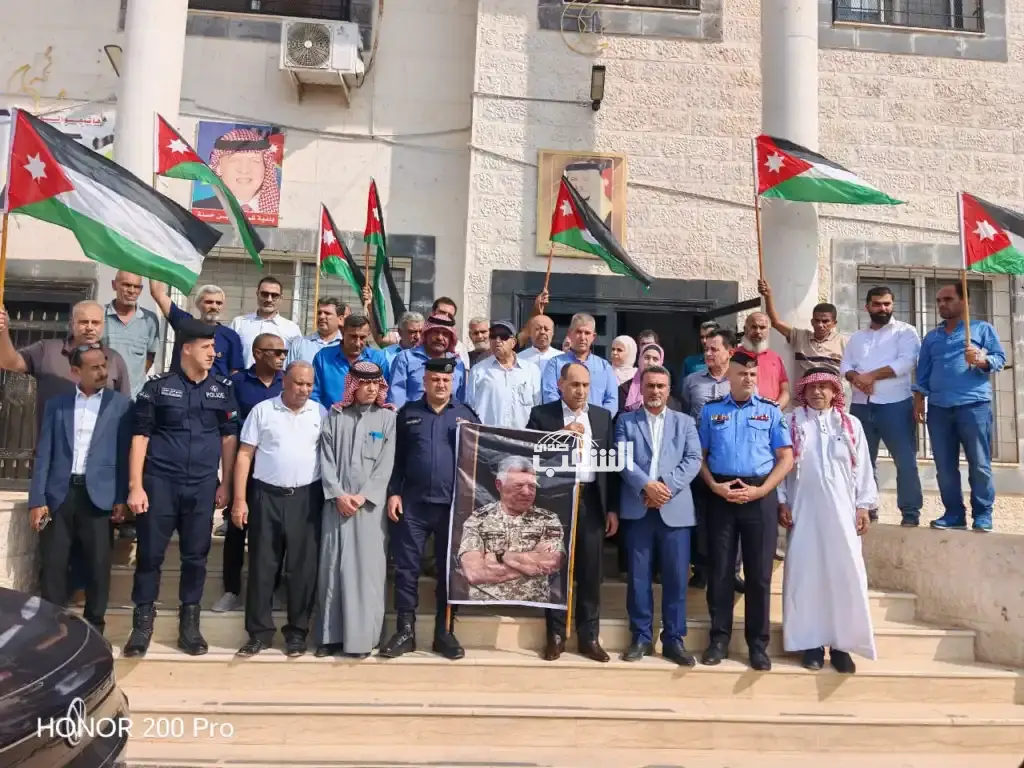 "بلدية إربد الكبرى" تنفذ وقفة تضامنية و العزام يُعلن عن تسمية "شارع" باسم الشهيد الدكتور فادي الهلسة