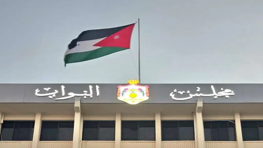 6 أسئلة نيابية في (جلسة رقابية) .. 5 نواب اكتفوا بالإجابة الحكومية و (واحدة) حولتها لـ(استجواب)