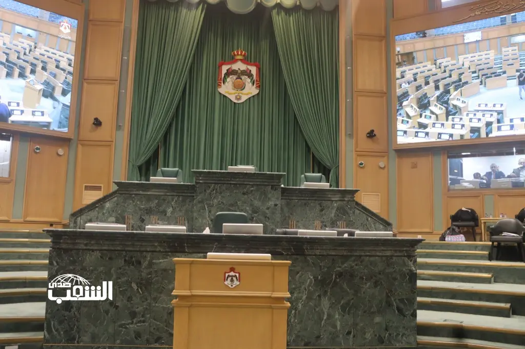 رئيس كُتلة يوزع "مناصب المكتب الدائم" و حتى الرئاسة ..  و نائب: "استنوا على العمّ "أبو فلان." بس يصير رئيس"!