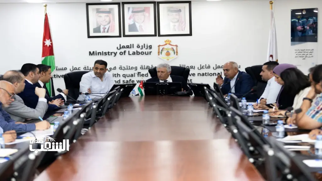 القطامين يبحث مطالب قطاع الألبسة والمحيكات في إربد والزرقاء والمفرق