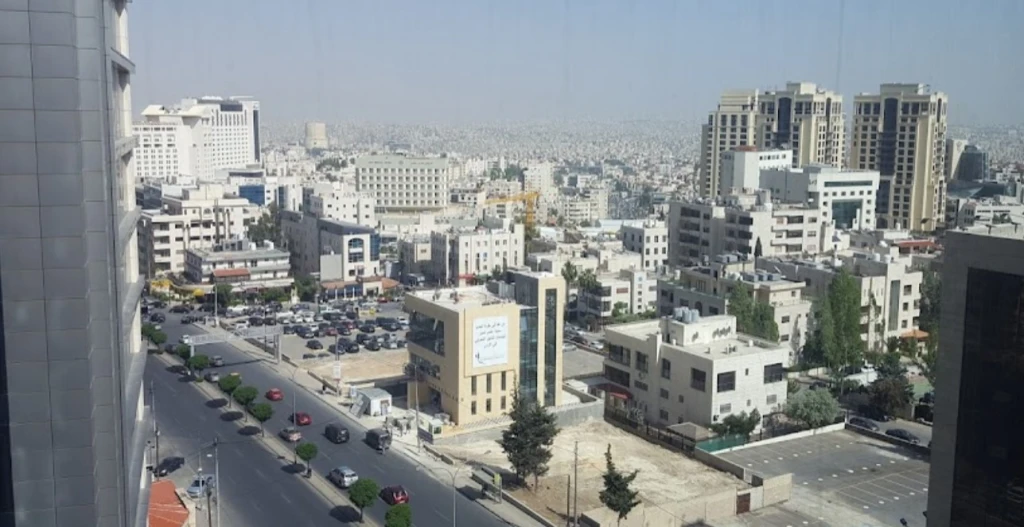 طقس معتدل الأربعاء وانخفاض طفيف على الحرارة الخميس