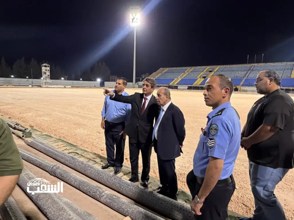 وزير الشباب ونائب رئيس الوزراء وزير الإدارة المحلية يتفقدان أعمال إعادة تأهيل أرضية ستاد الحسن في إربد