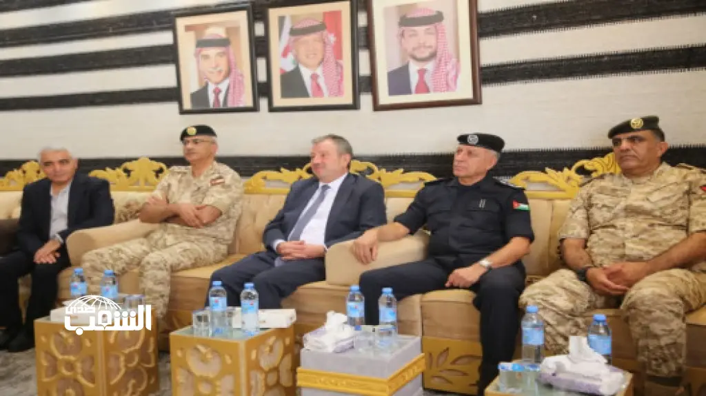 رئيس هيئة الأركان و مديرو الأجهزة الأمنية يقدمون واجب العزاء لذوي "مكلفي خدمة العلم" المتوفين