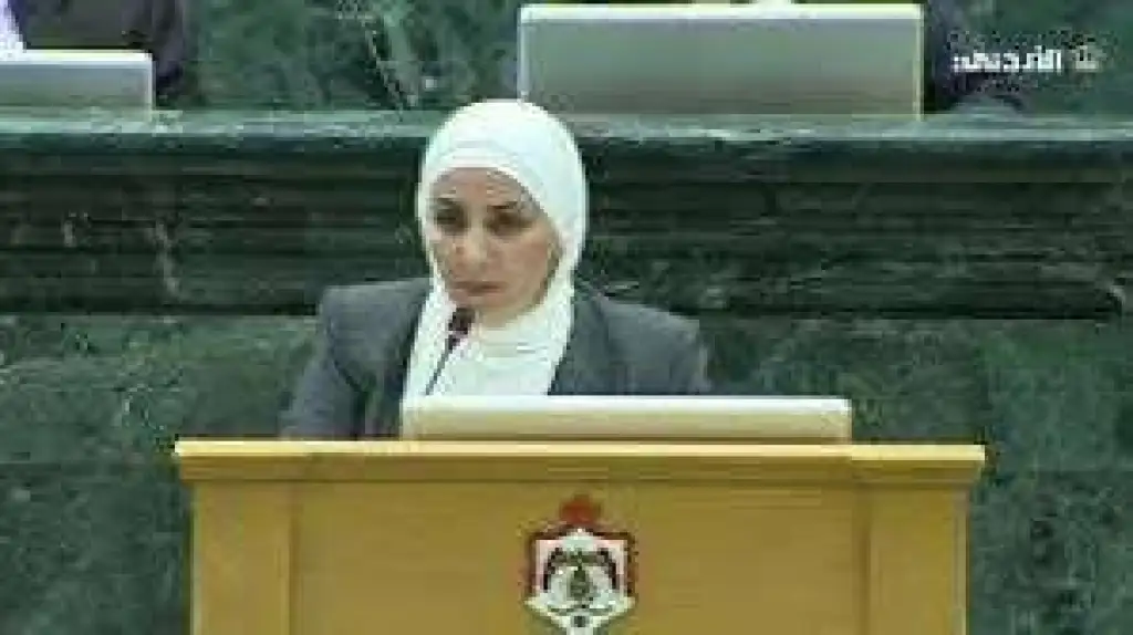 أبو رمان تخاطب وزير العمل اعتراضاً على إنهاء العقود الجماعية لعاملات أحد المصانع