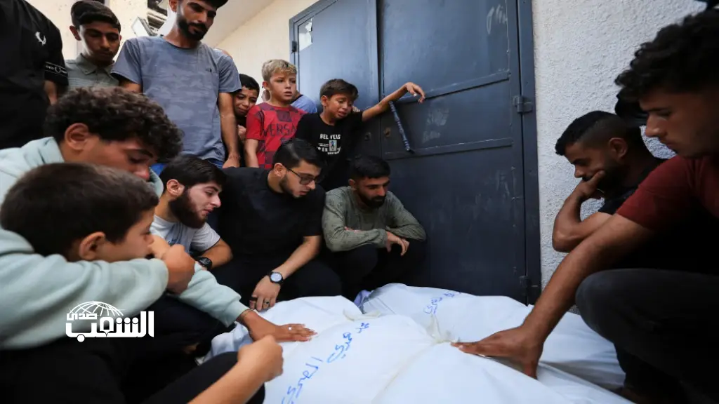 شهيد ومصابون جراء استهداف طائرات الاحتلال خيمة نازحين في دير البلح