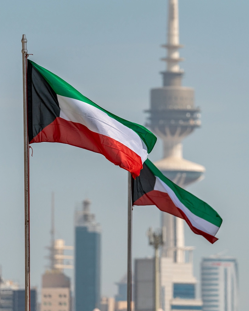 أمير الكويت يصدر مرسوماً بقانون يُلغي حق المجنسين في الاقتراع والترشح