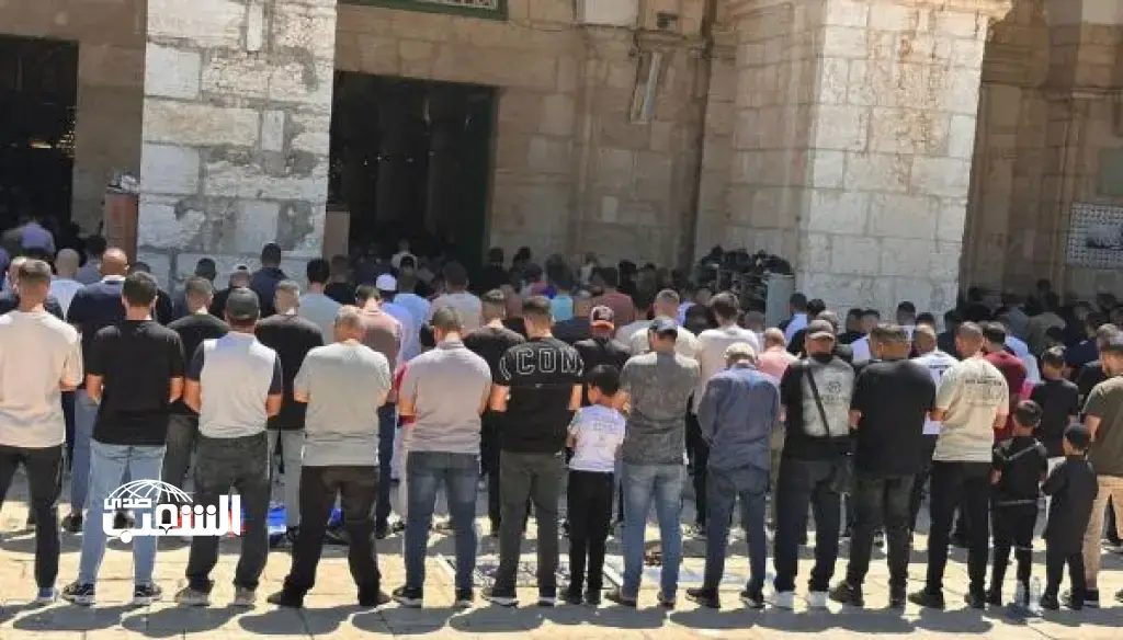 رغم تشديدات الاحتلال.. أكثر من 70 ألف فلسطيني يؤدون صلاة الجمعة في الأقصى
