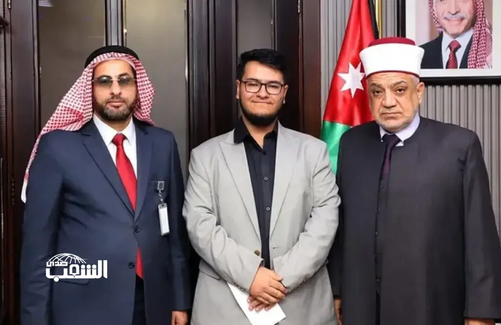 الخلايلة يكرّم طالبًا حقق المرتبة الثانية على مستوى المملكة