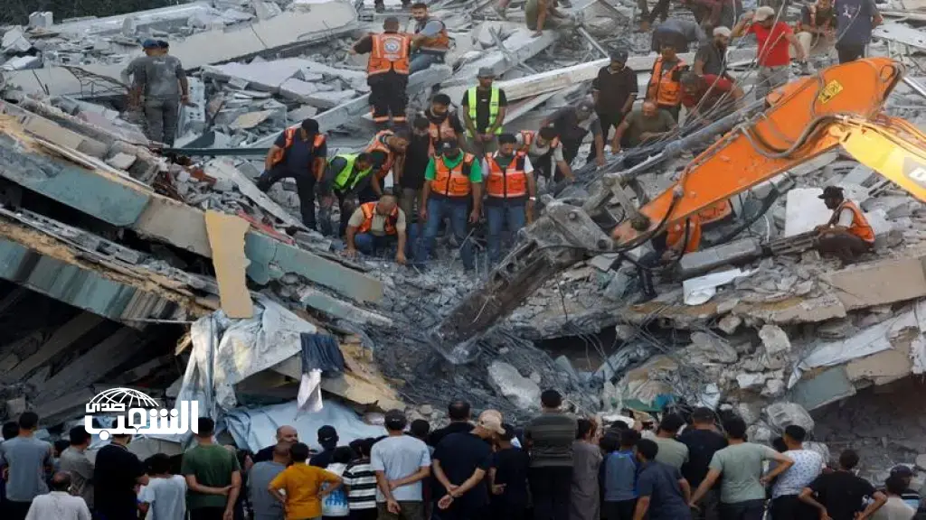 وفاة 11 نازحا وإصابة 14 وفقدان العشرات جراء انهيار بناية في غزة