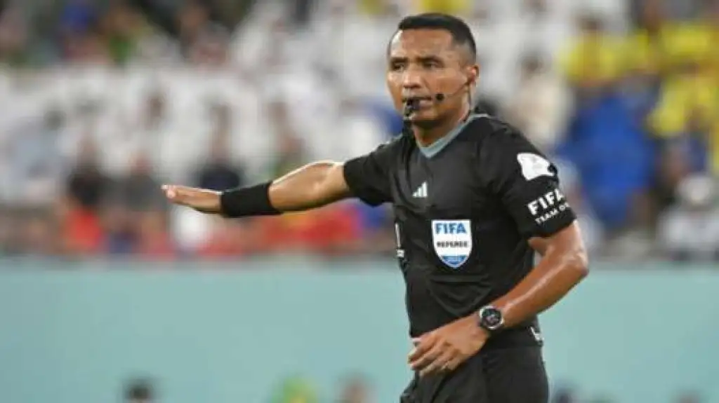 حكم (سلفادوري) يُدير القمة المرتقبة بين فرنسا وإسبانيا