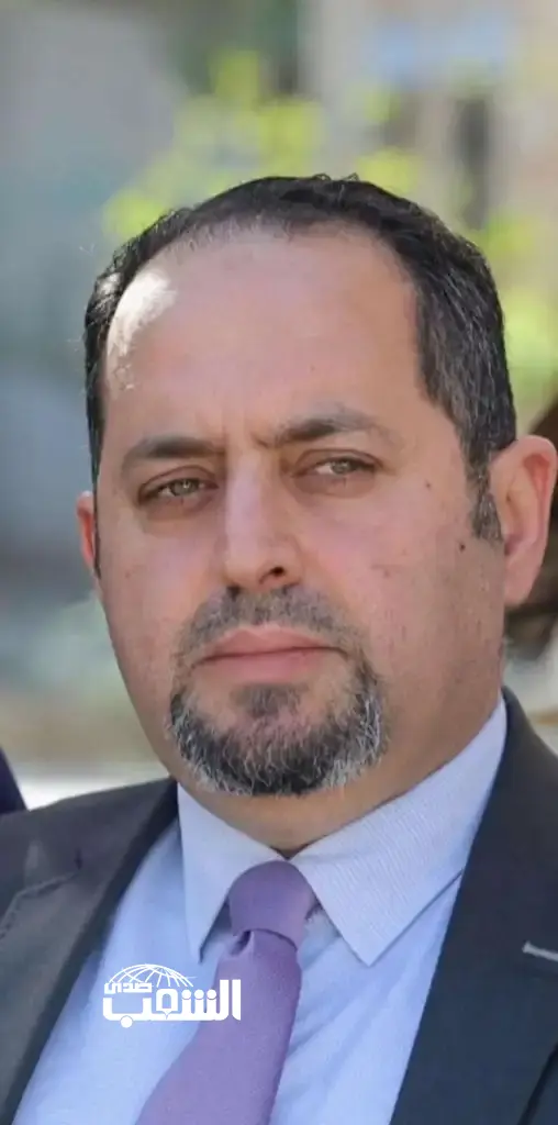 "حين يمر الزمن بنا هل نحن من يعيشه أم أنه من يعيشنا؟"