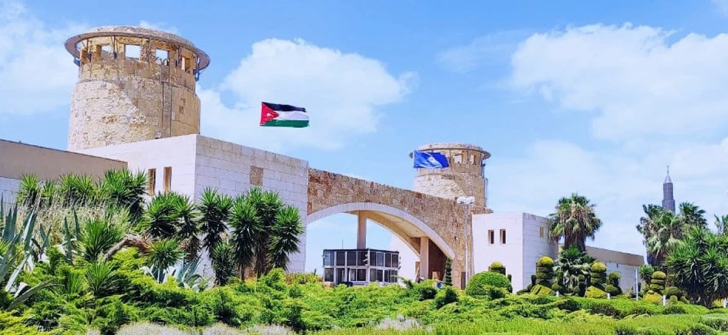 جامعة العلوم والتكنولوجيا تطلق مساقات تدريبية الكترونية ذاتية الحضور