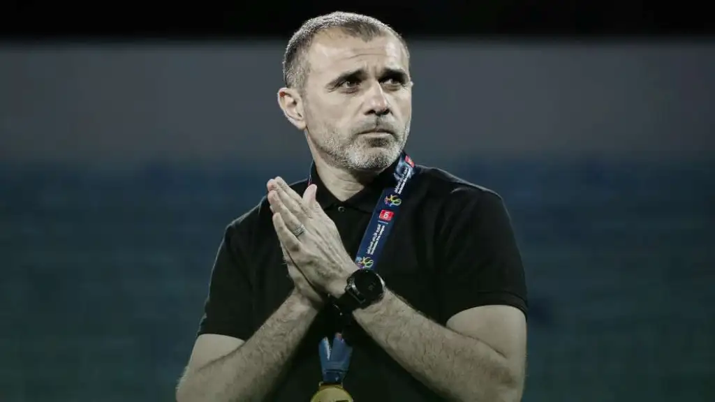 متصدر الدوري ينهي تعاقده مع (البرازيلي) و يُعلن عن عودة (أحمد هايل) لتدريب الفريق