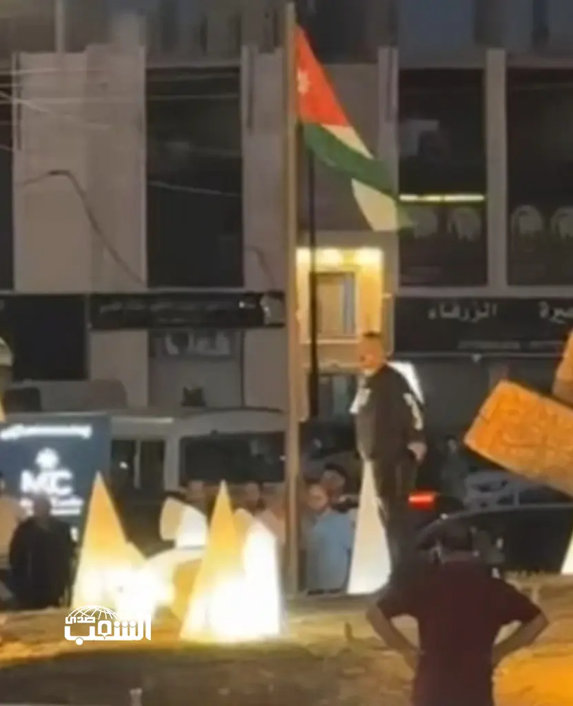 أردني يسكبّ على نفسه "مادة بترولية" و يهدد بالانتحار في الشارع العام .. تفاصيل
