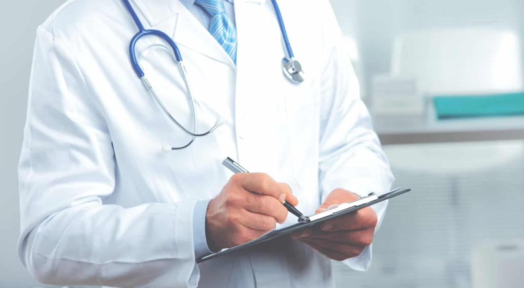 الحكومة: لهذا السبب تم زيادة أعداد المقبولين في تخصصي الطب وطب الأسنان؟