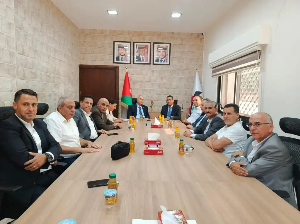 أبو علي يلتقي رئيس وأعضاء خبراء ضريبة الدخل والمبيعات