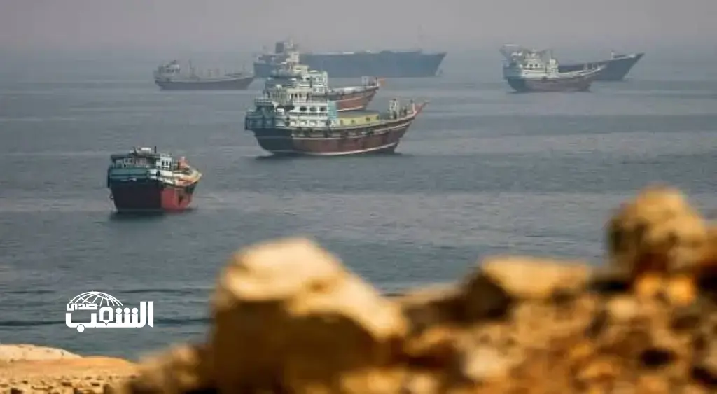 أكسيوس: القوات الأمريكية تدمر زورقين إيرانيين بعد محاولة استيلاء الحرس الثوري على مسيرة بهرمز
