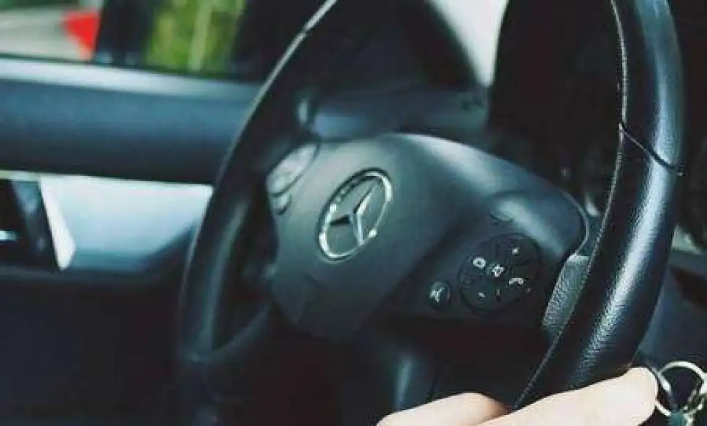 الحكومة تُعفي مركبات الضباط "العاملين والمتقاعدين" من ضريبة المبيعات ورسوم التسجيل .. وثيقة