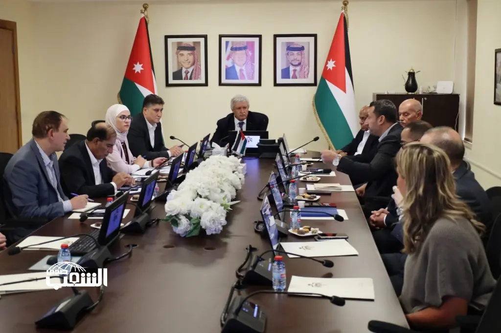 القطامين يبحث مع شركات ملاحة وميناء حاويات العقبة تعزيز الكفاءة والطاقة الاستيعابية للميناء