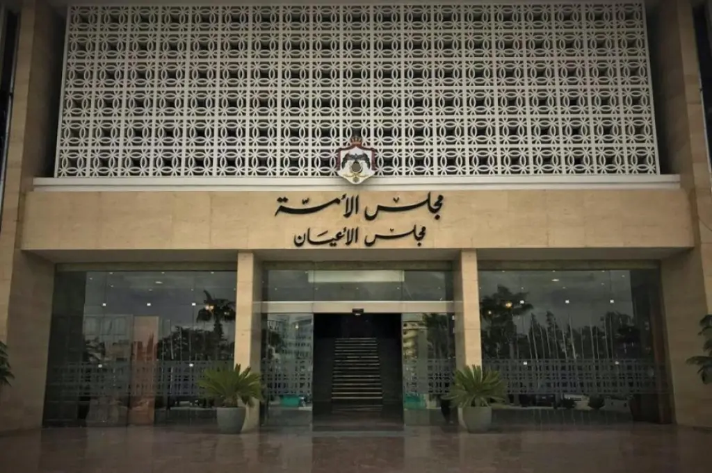 الأعيان يُعيد "العمل المهني" للنواب .. تخفيض الغرامة و اعتماد "الخبرة"!