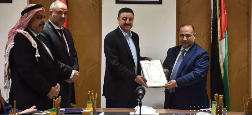 الأوقاف تكرّم رئيس غرفة صناعة إربد ومديرها العام تقديراً للتعاون المشترك