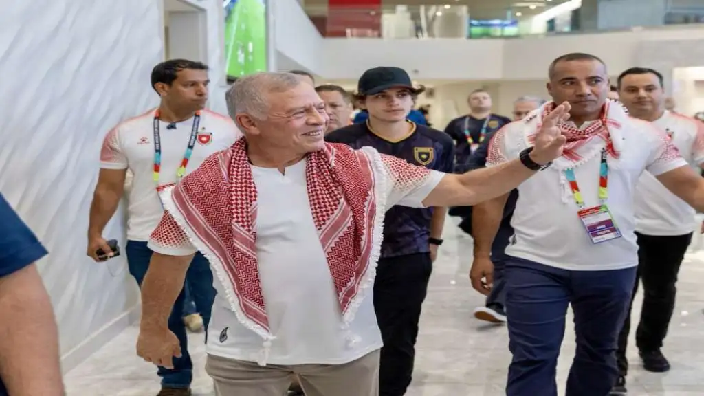 الملك للنشامى: أسستم لنجاحات مقبلة.. ويصف الجماهير الأردنية بالوفية