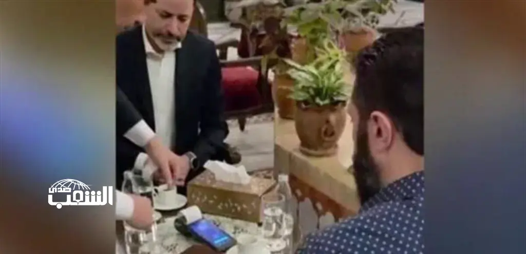 "الرئيس السوري" يدفع فاتورة مطعم بدمشق باستخدام بطاقة "فيزا".. شاهدوا الفيديو