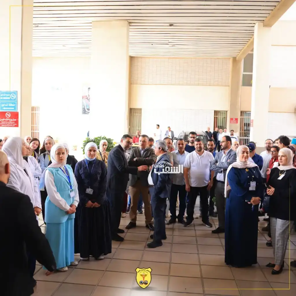 في وِقفةٍ تضامنيّة تنديداً باعتداء الكرك .. "مستشفى الجامعة" يؤكد وِحدة الصف الوطني والتفاف الأردنيين حول قيادتهم الهاشميّة
