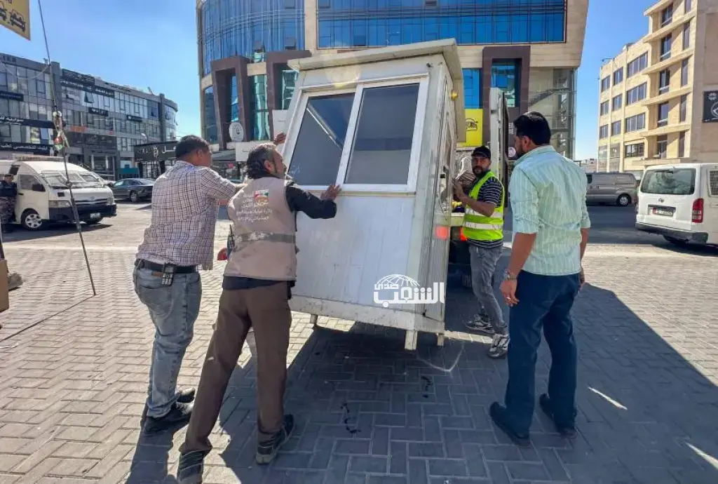 الأمانة تواصل إزالة العوائق من الشوارع و الأرصفة