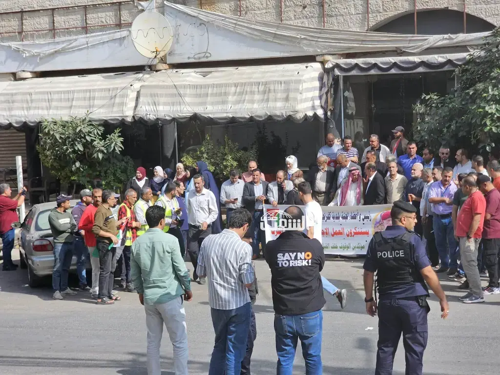 "بلدية كفرنجة الجديدة" تنظم وقفة حداداً على شهداء الكرك و العرود: "وحدة الأردنيين و تلاحمهم يشكلان صمام أمان الوطن"