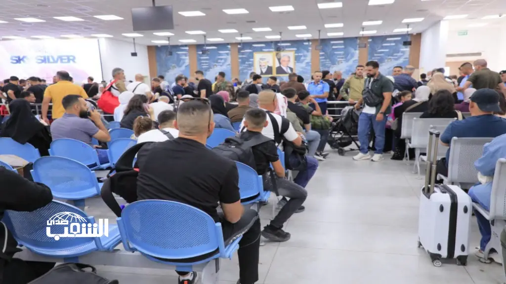أكثر من 33 ألف مسافراً تنقلوا عبر "معبر الكرامة" من بينهم "28 مطلوباً للقضاء وممنوعاً من السفر"