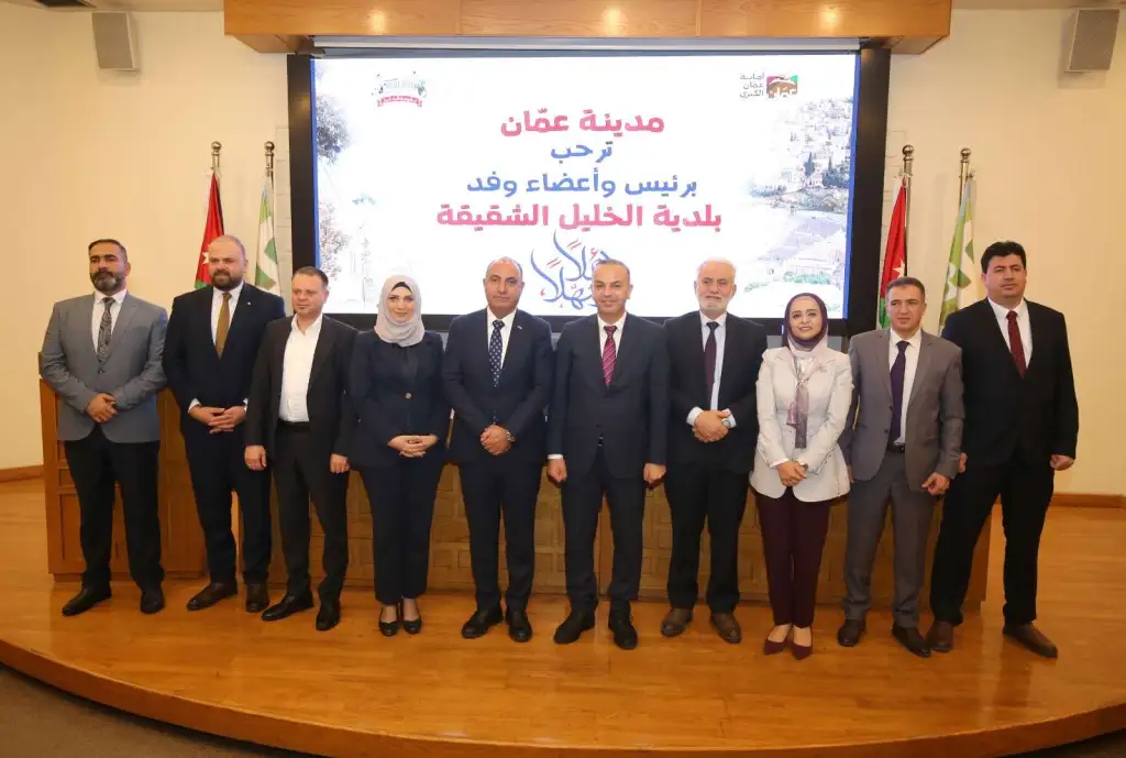 الشواربة يلتقي رئيس وأعضاء بلدية الخليل