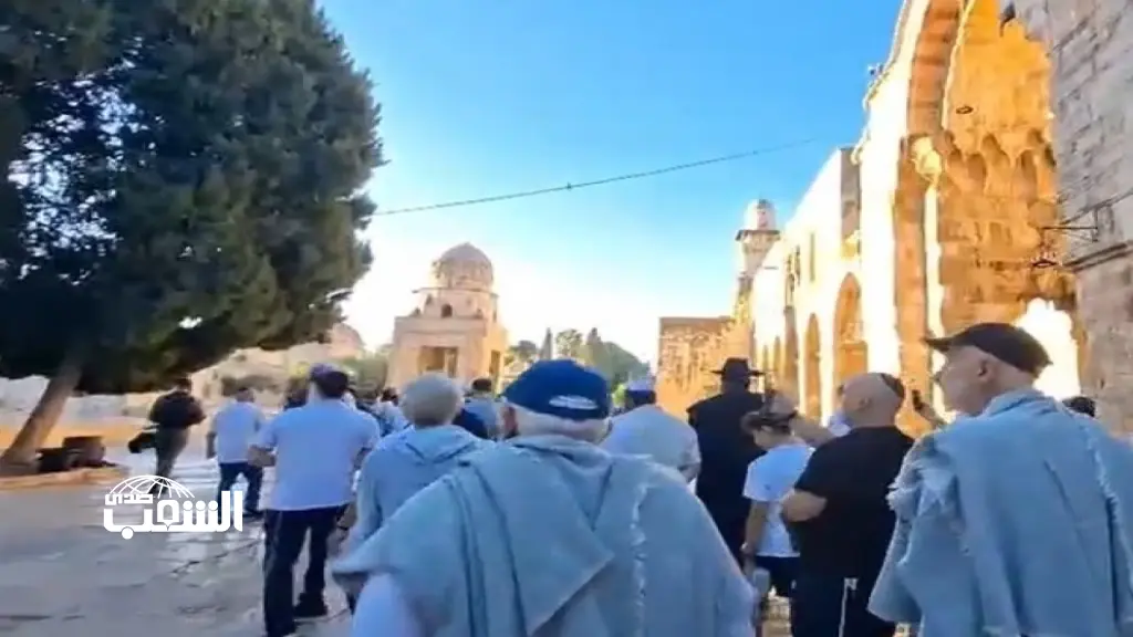 أكثر من 100 مستوطن يقتحمون المسجد الأقصى بحماية قوات الاحتلال